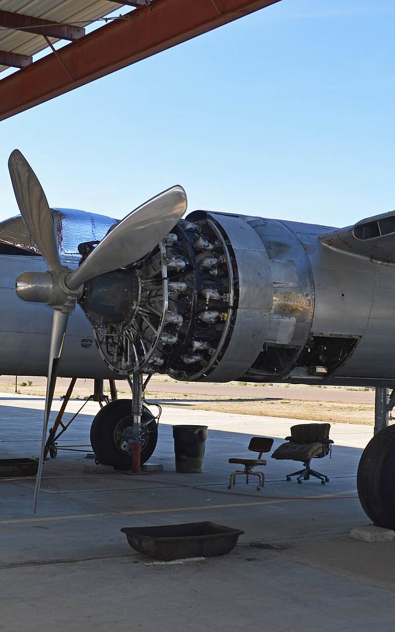 N126HP - Twin-engine aircraft