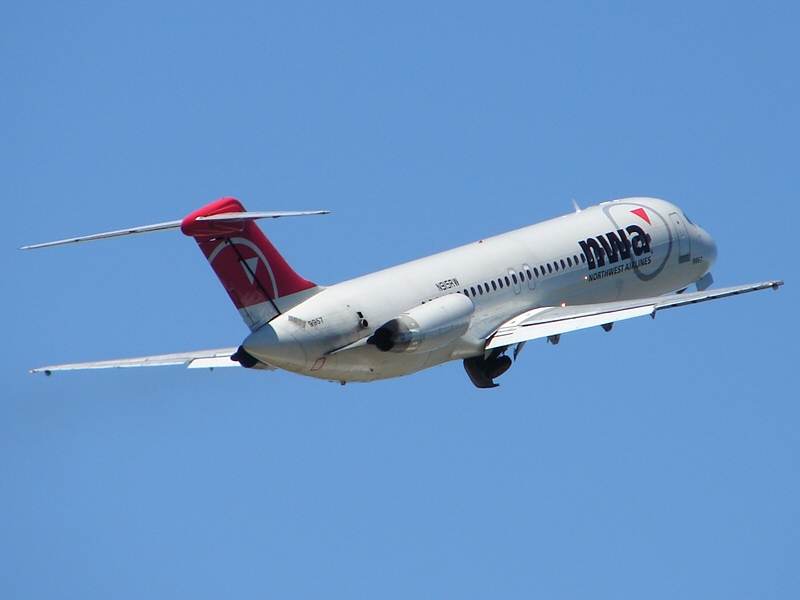 N915RW - Twin-engine aircraft