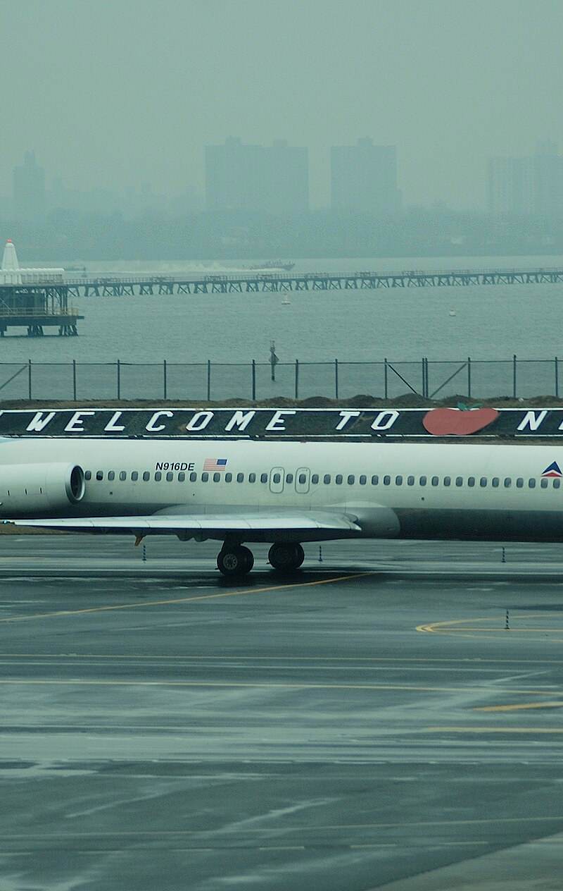 N916DE - Aircraft
