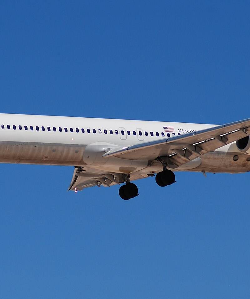N916DN - Twin-engine aircraft