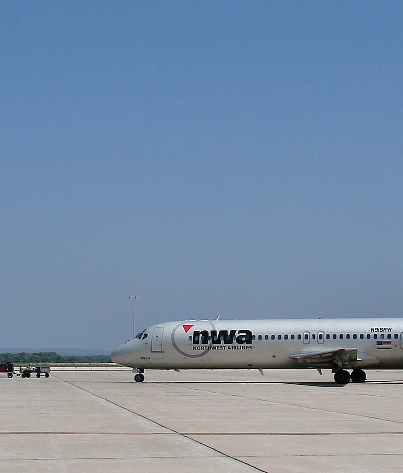 N916RW - Douglas