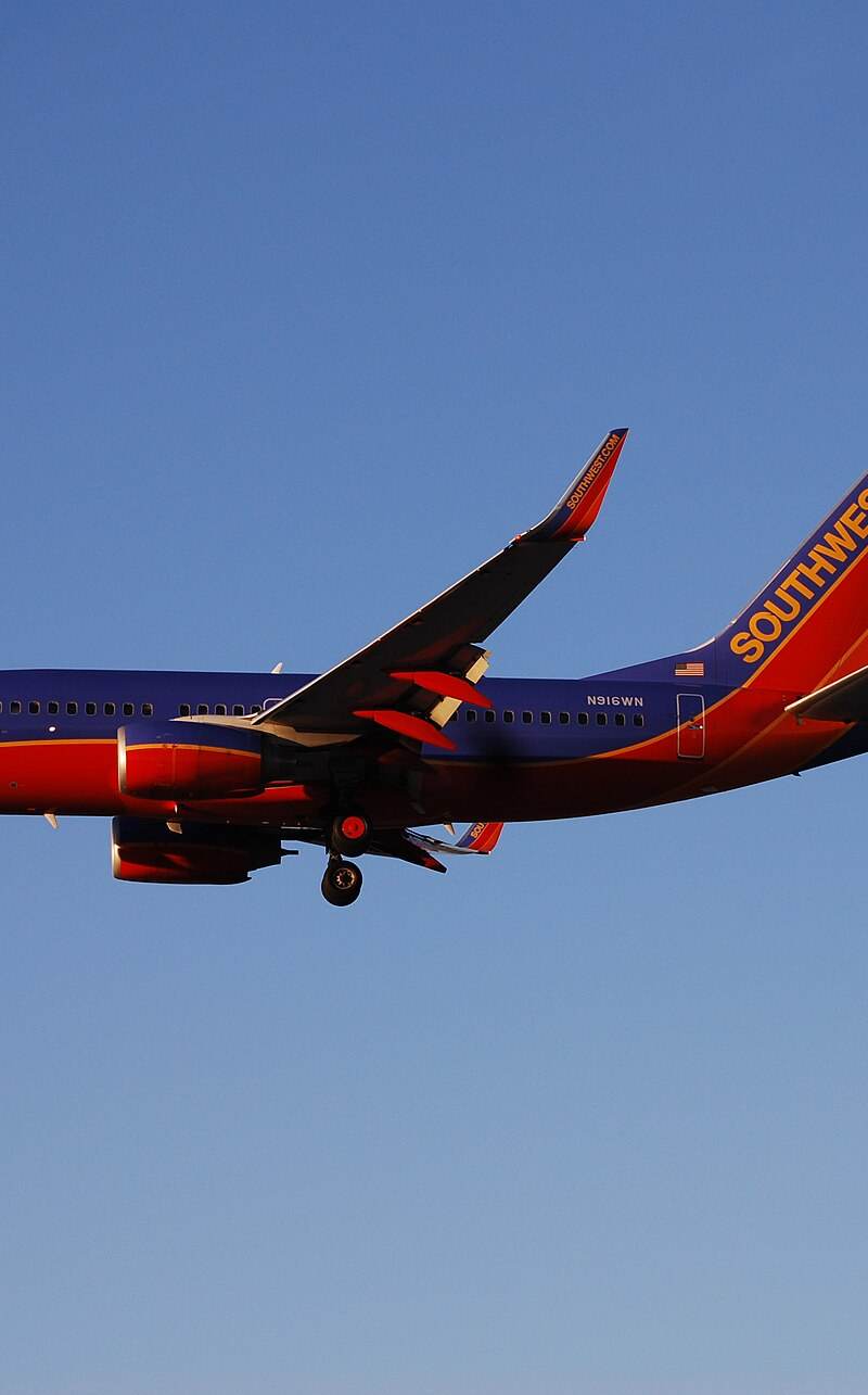 N916WN - Twin-engine aircraft
