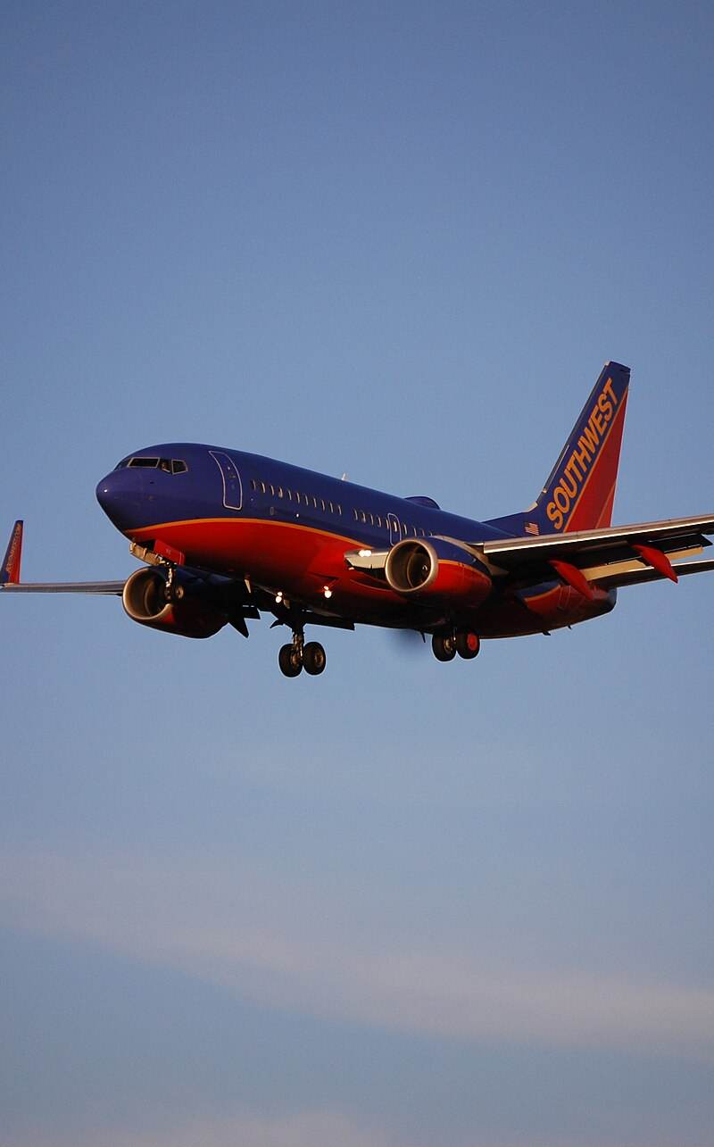 N916WN - Twin-engine aircraft