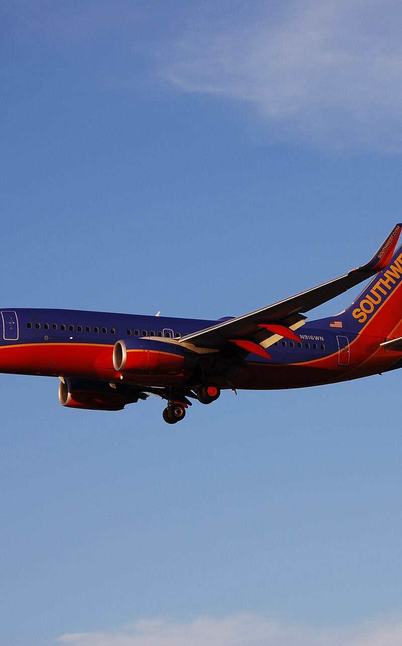 N916WN - Twin-engine aircraft