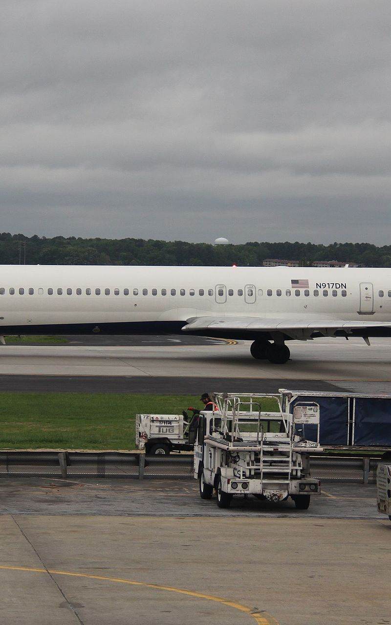 N917DN - Twin-engine aircraft
