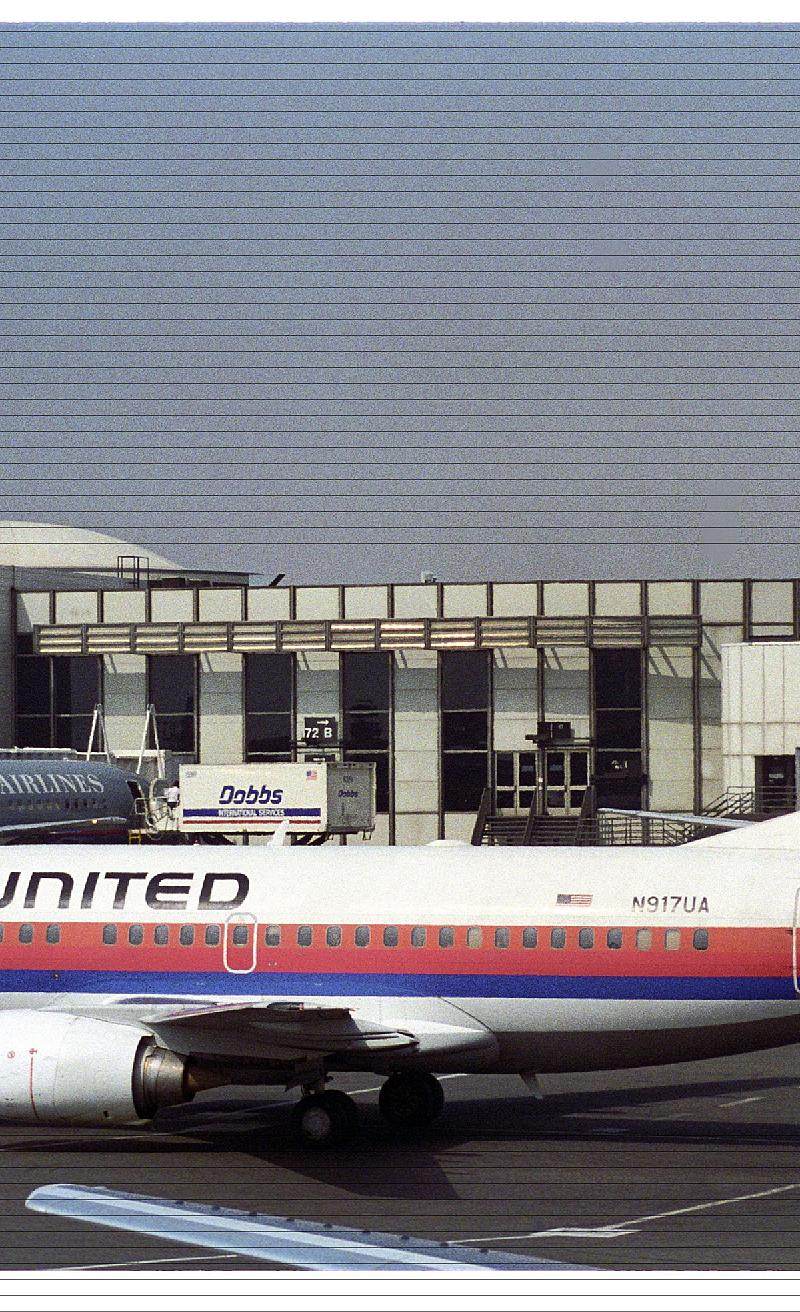 N917UA - Twin-engine aircraft