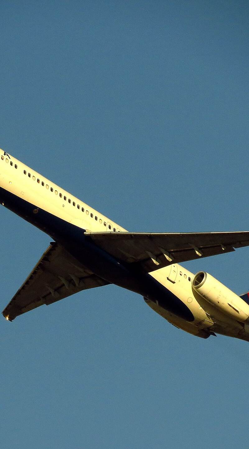 N918DL - Twin-engine aircraft