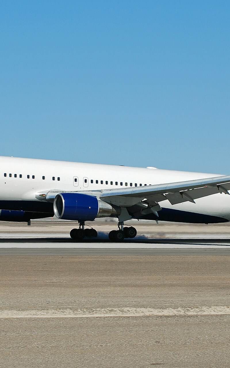 N127DL - Twin-engine aircraft