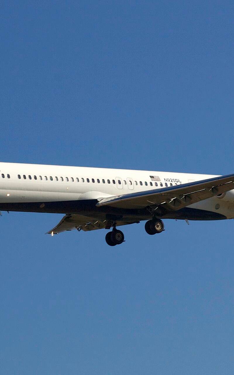 N920DL - Twin-engine aircraft
