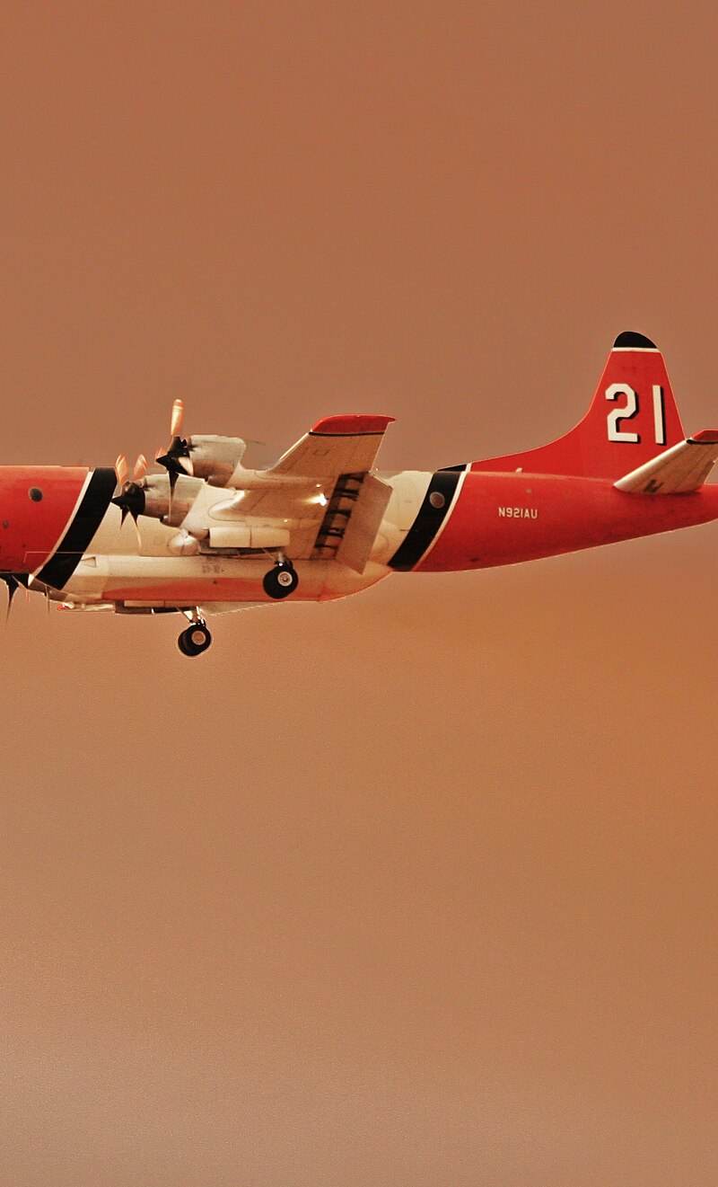 N921AU - Twin-engine aircraft