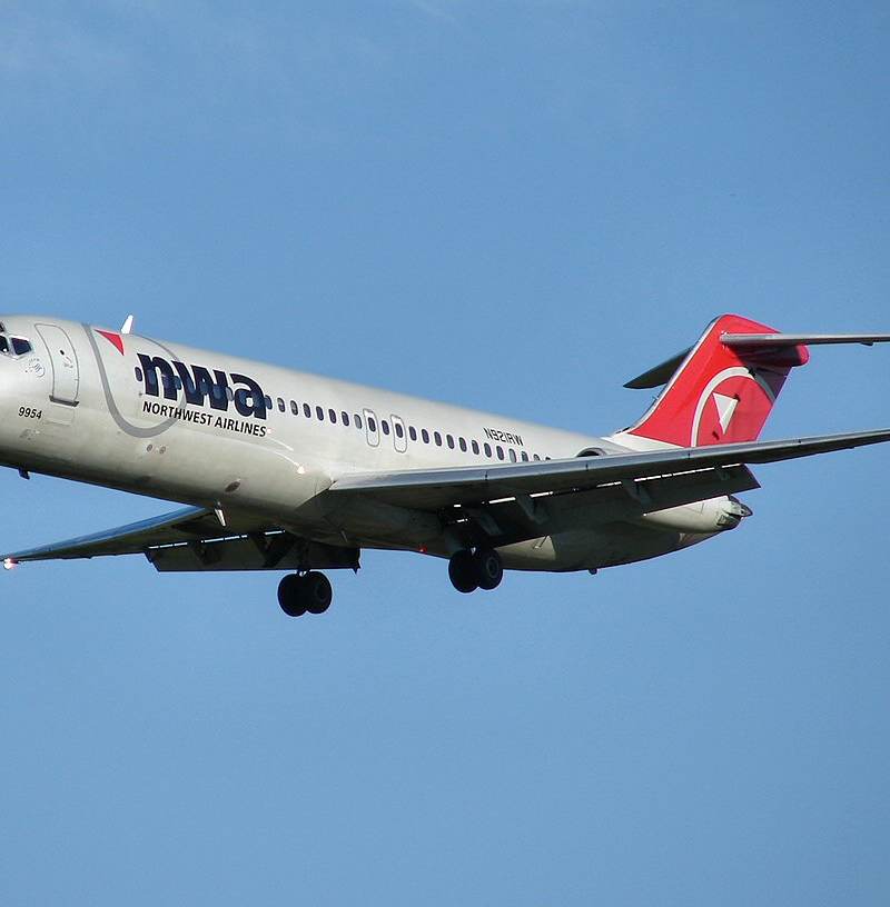 N921RW - Douglas