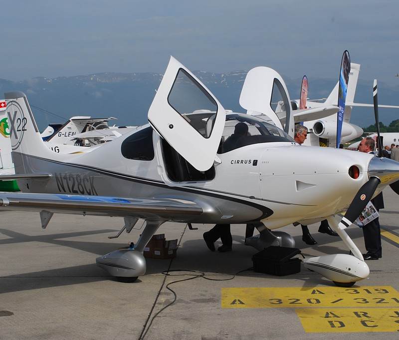 N128CK - Cirrus