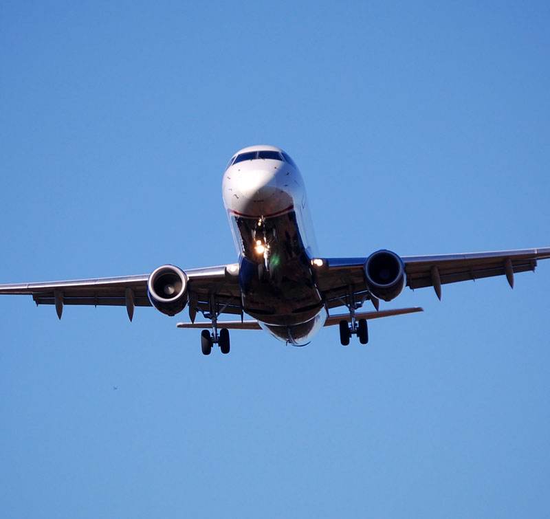 N128HQ - Twin-engine aircraft