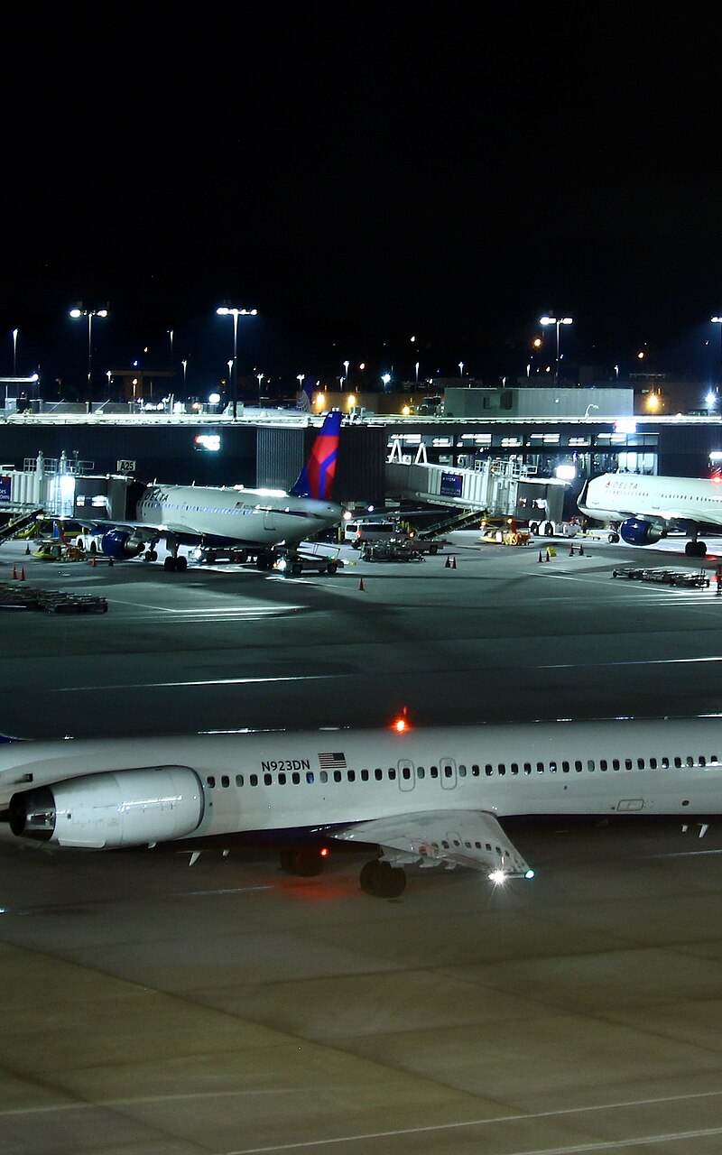 N923DN - Douglas
