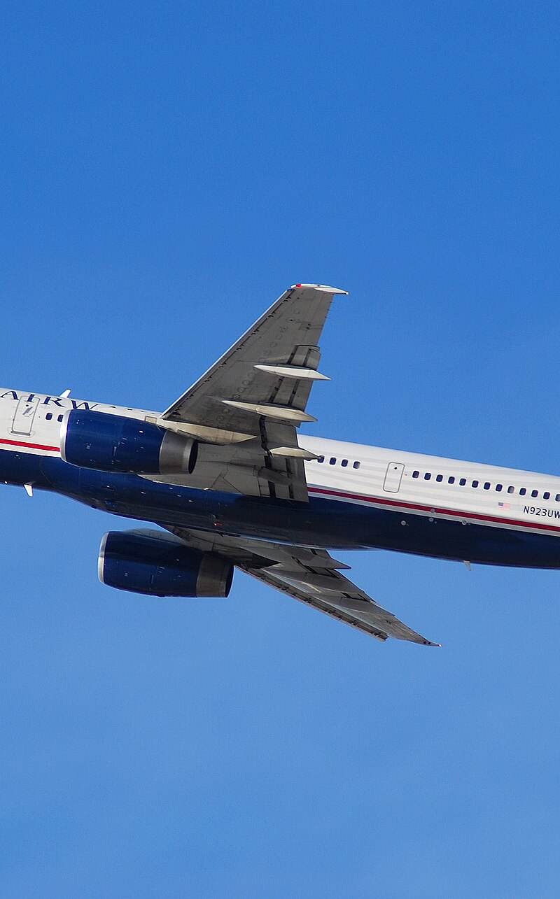 N923UW - Twin-engine aircraft