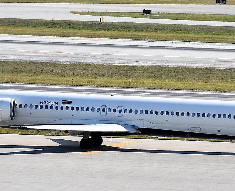 N925DN - Douglas