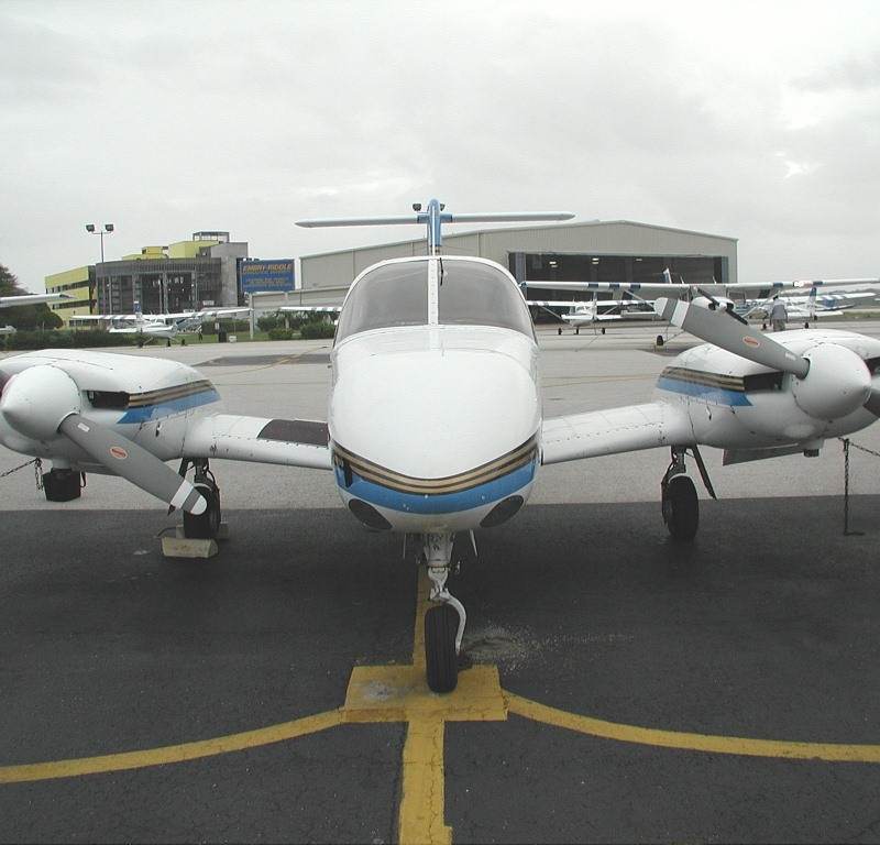 N925ER - Twin-engine aircraft