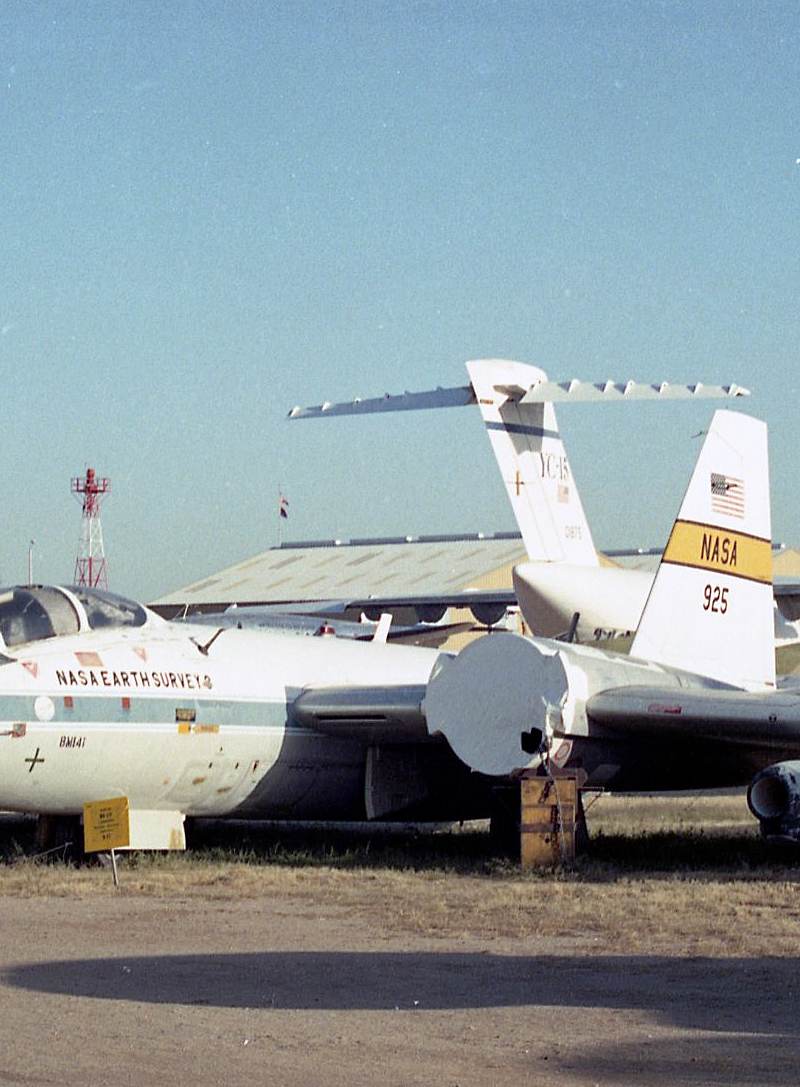 N925NA - Twin-engine aircraft