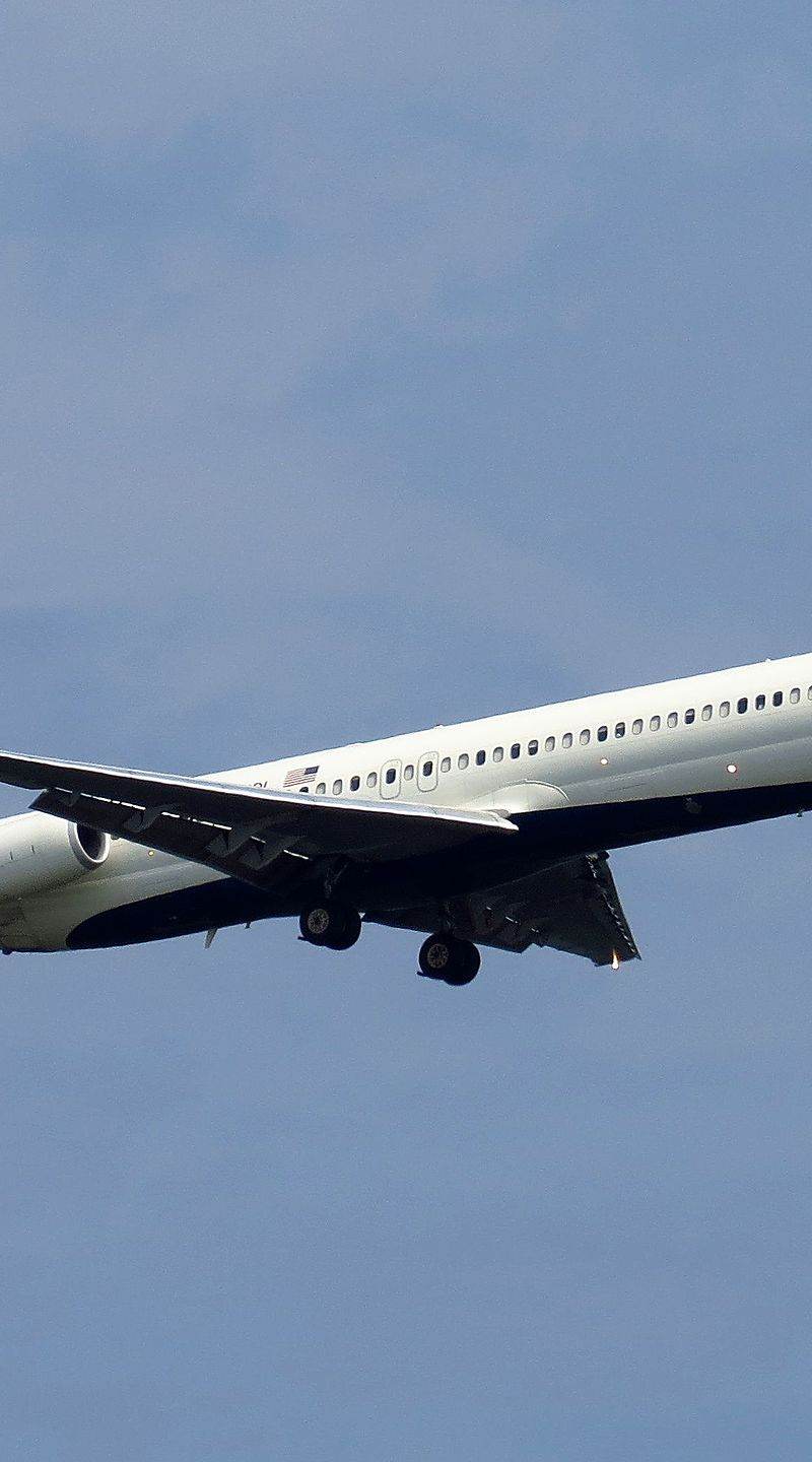 N926DL - Twin-engine aircraft