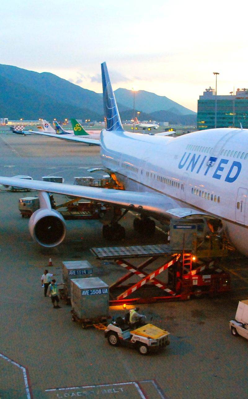N128UA - Boeing