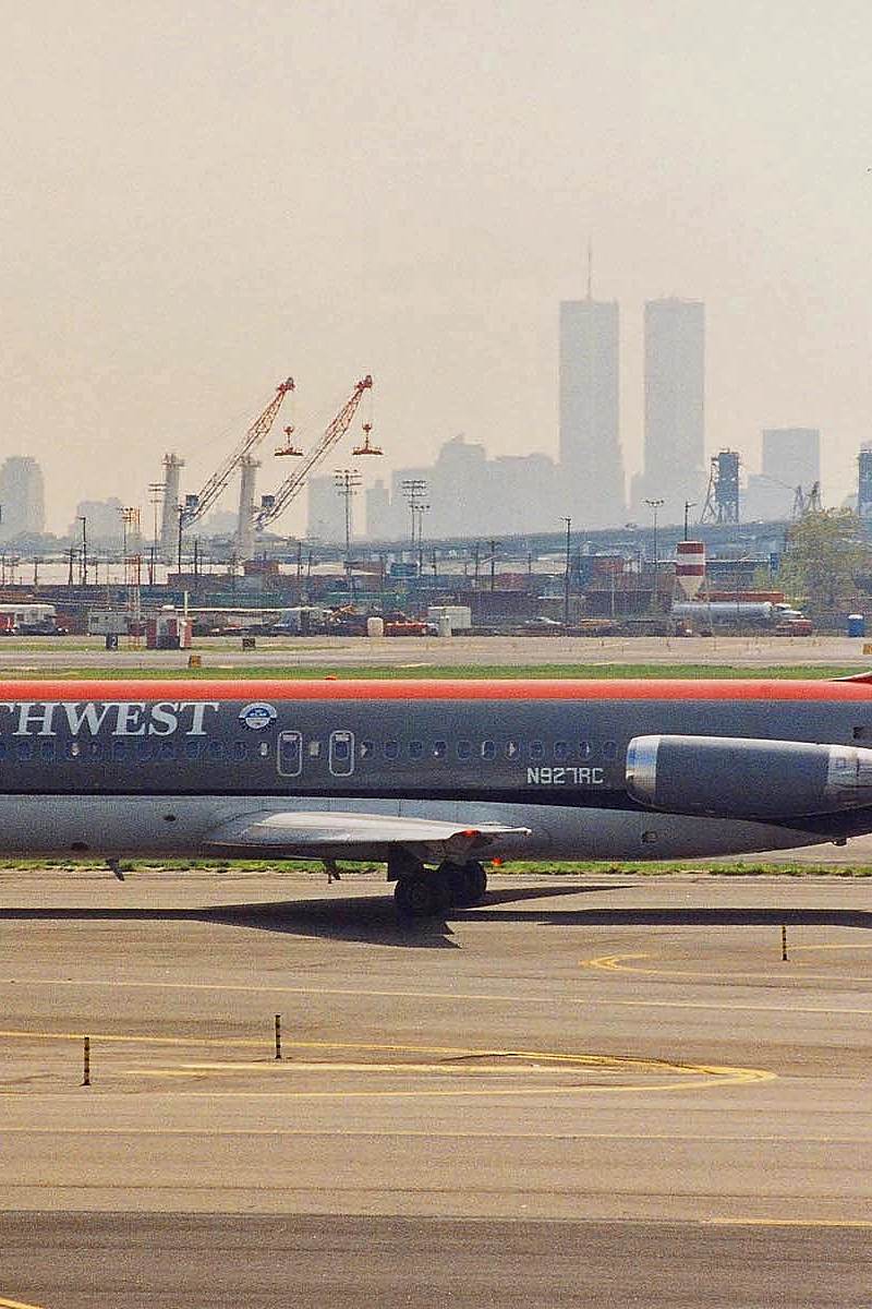 N927RC - Twin-engine aircraft