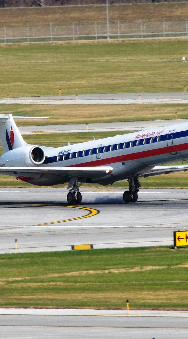 N928AE - Embraer