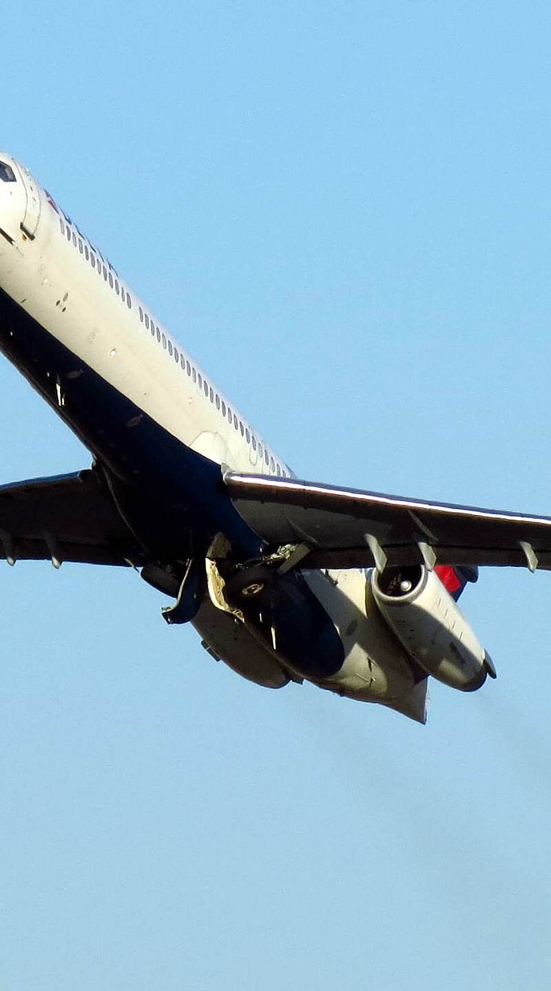 N928DL - Twin-engine aircraft