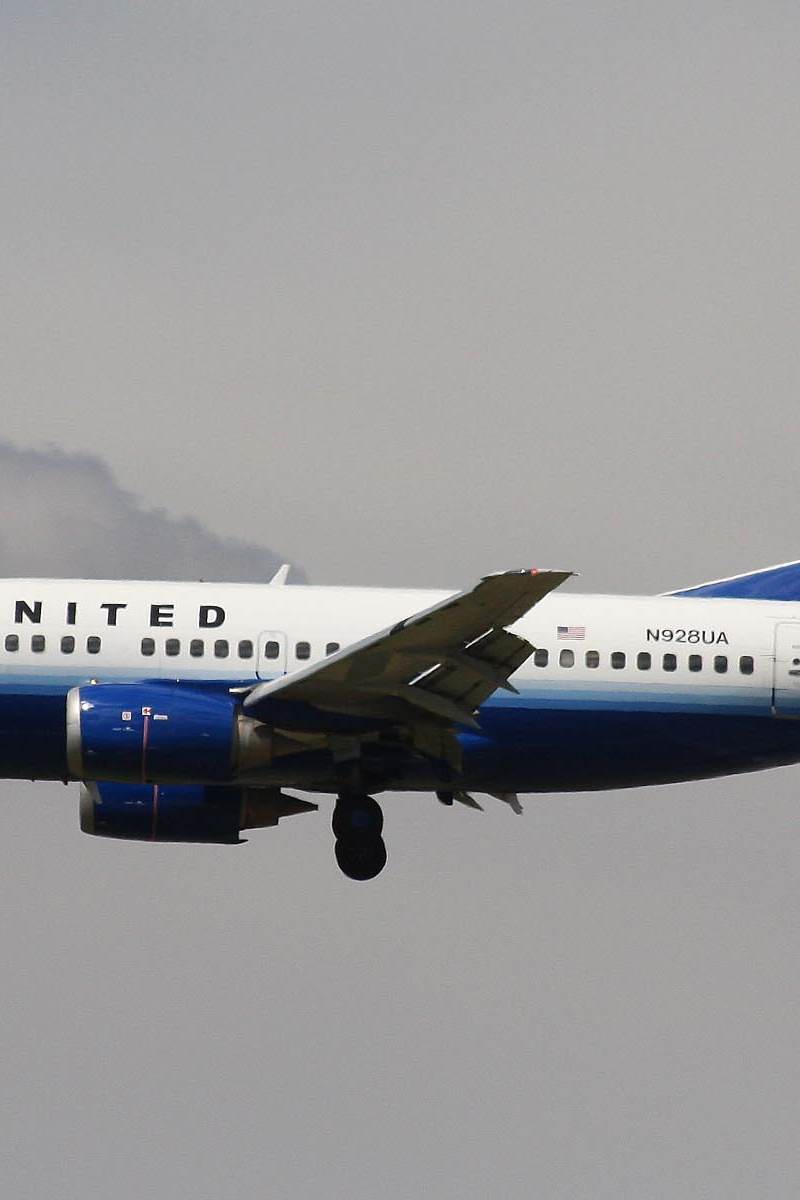 N928UA - Twin-engine aircraft