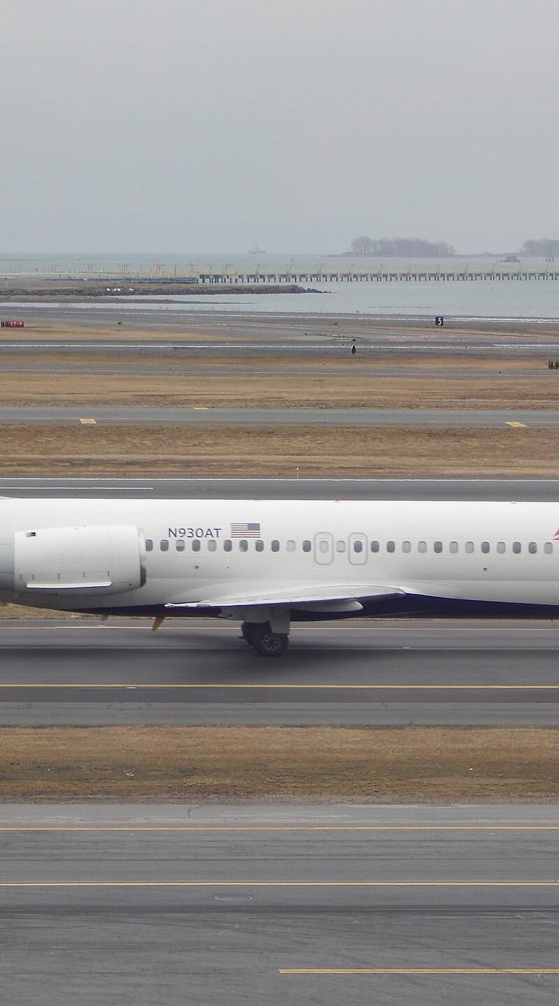 N930AT - Douglas