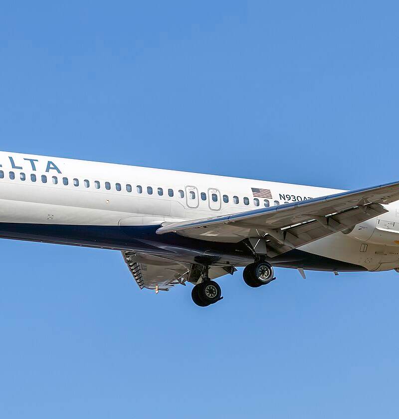 N930AT - Twin-engine aircraft