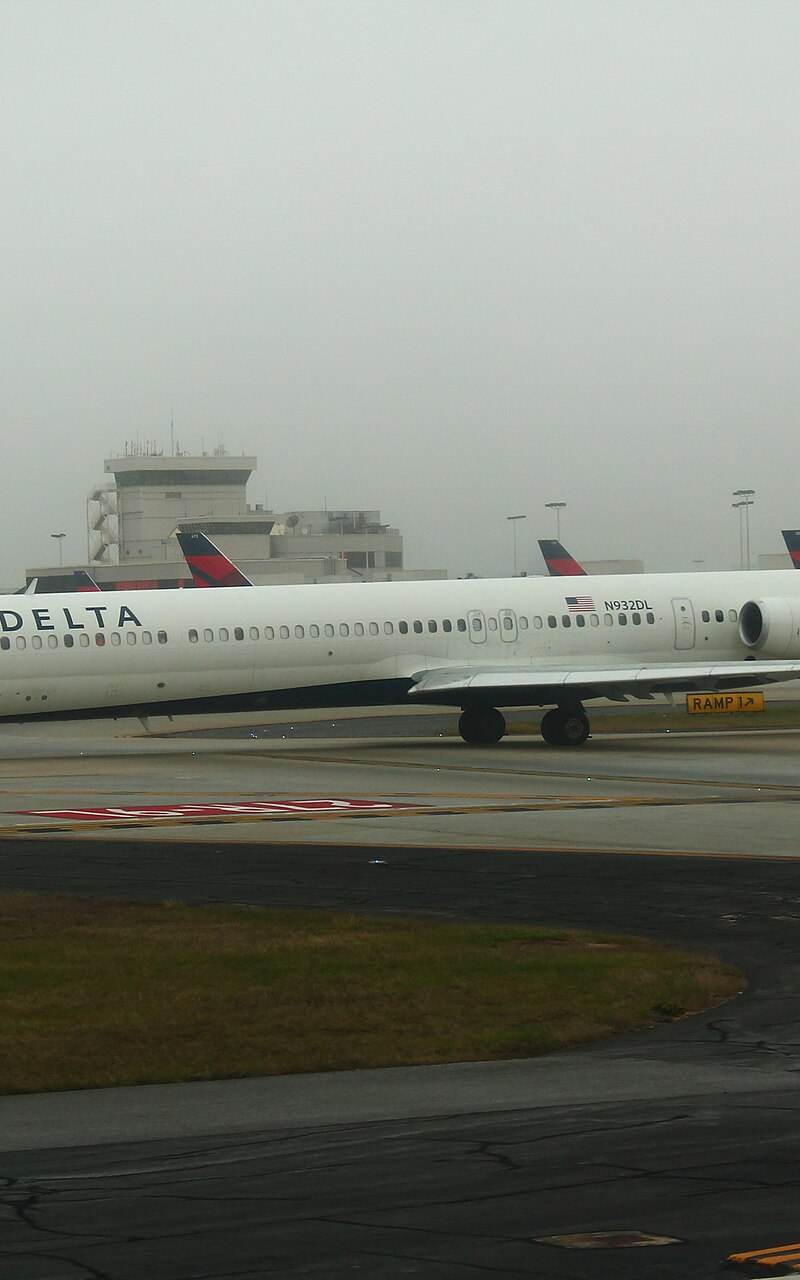 N932DL - Twin-engine aircraft