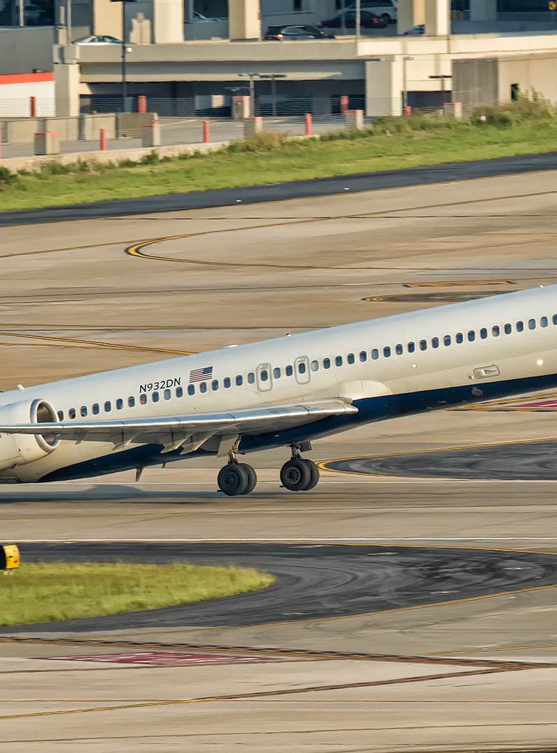 N932DN - Douglas