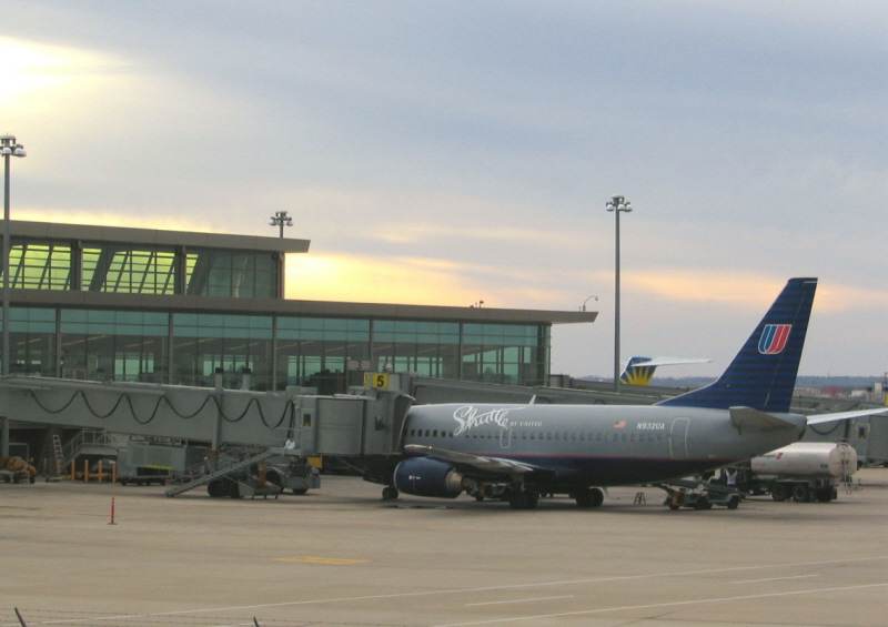 N932UA - Twin-engine aircraft