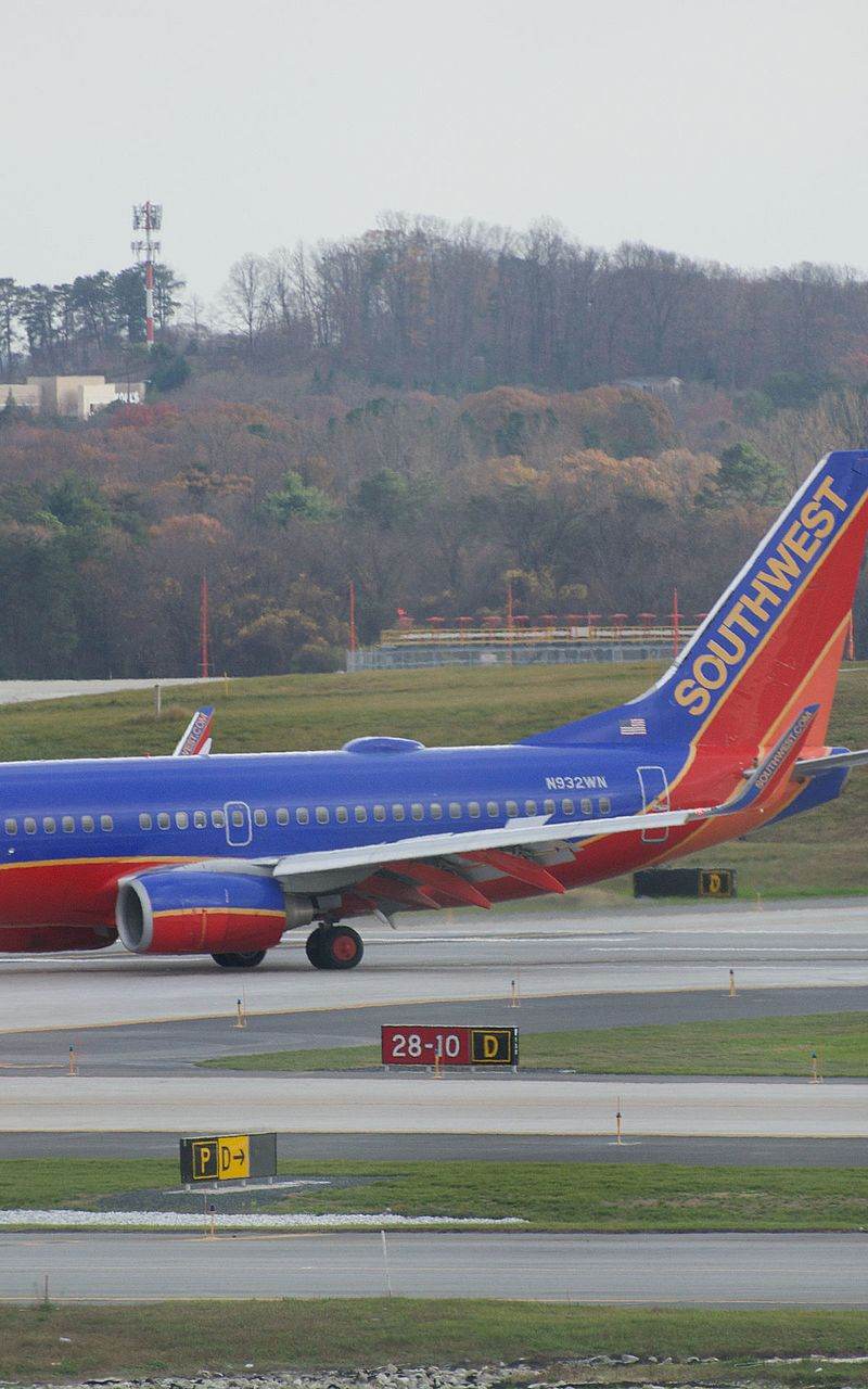 N932WN - Twin-engine aircraft