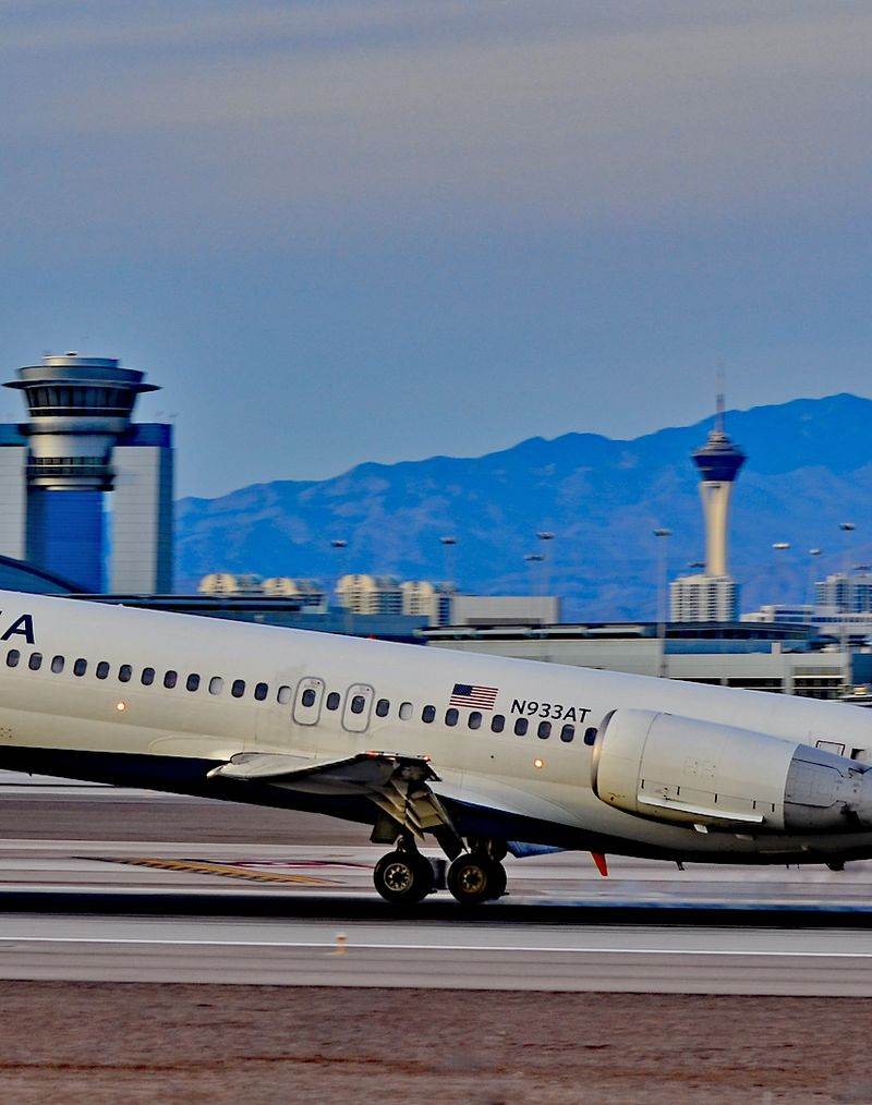 N933AT - Twin-engine aircraft