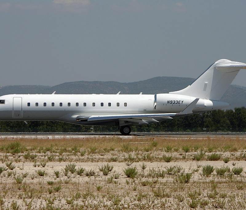 N933EY - Business jet