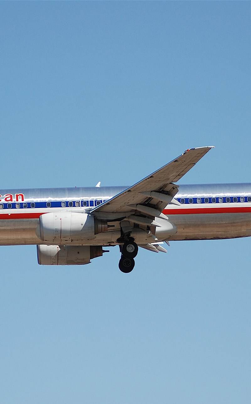 N935AN - Twin-engine aircraft