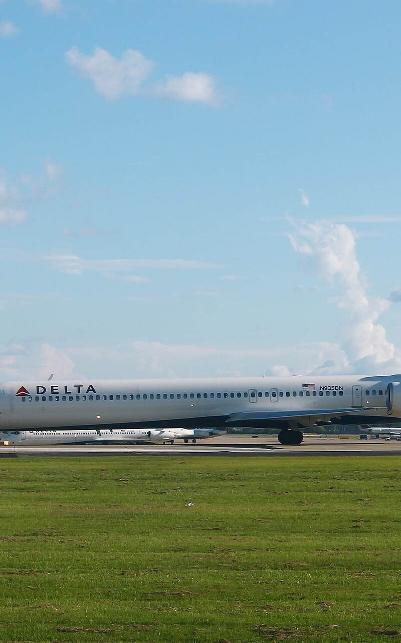 N935DN - Twin-engine aircraft