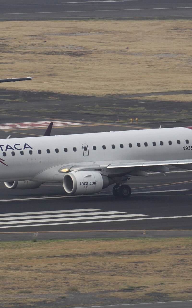 N935TA - Twin-engine aircraft