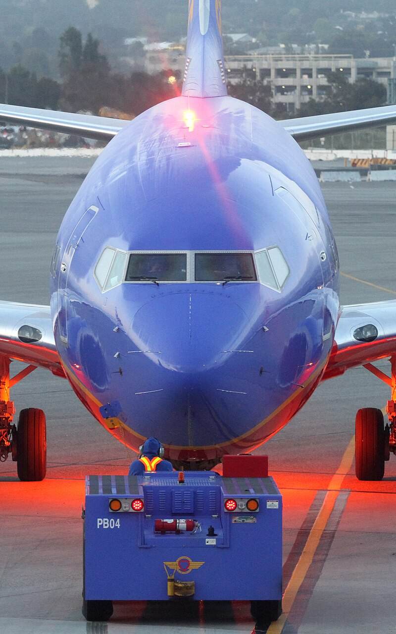 N935WN - Twin-engine aircraft