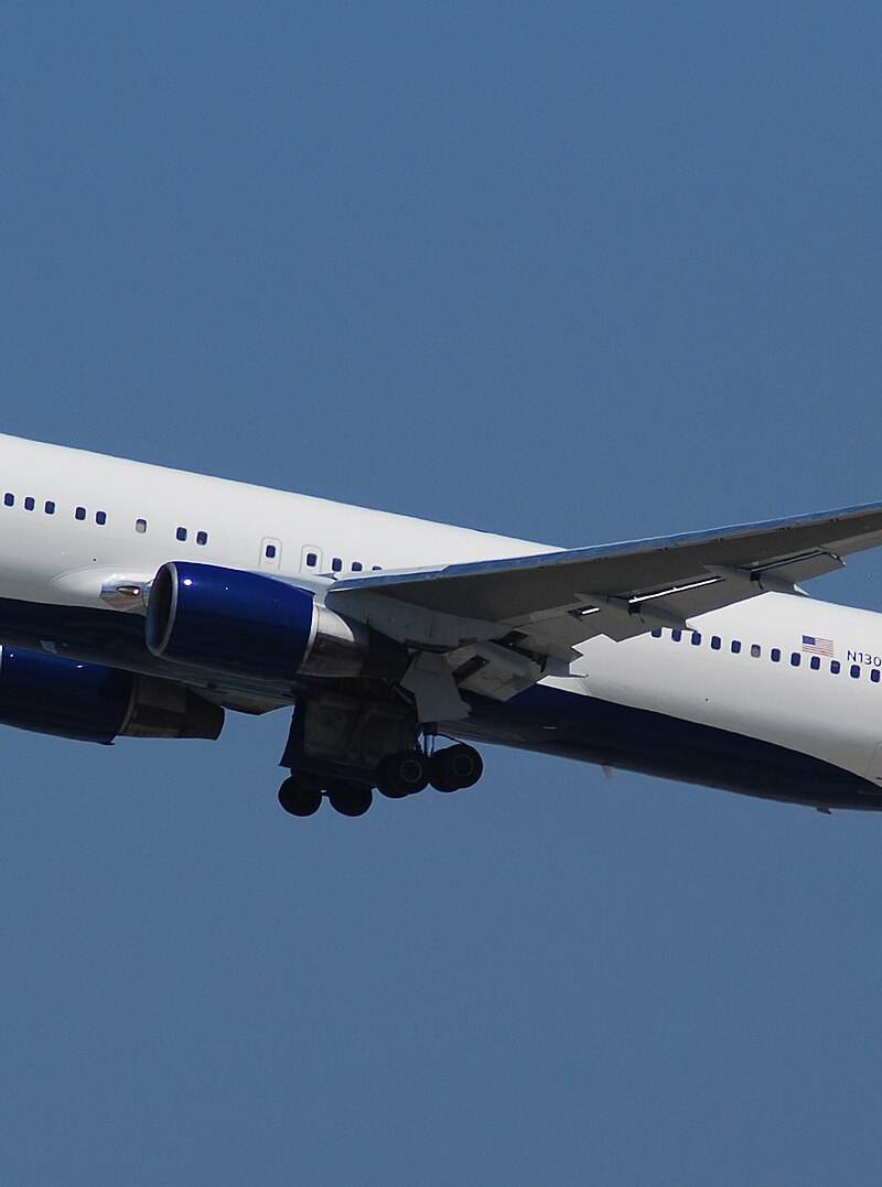 N130DL - Twin-engine aircraft