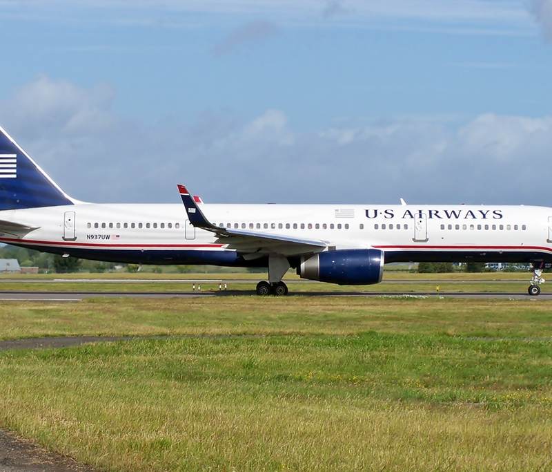 N937UW - Twin-engine aircraft