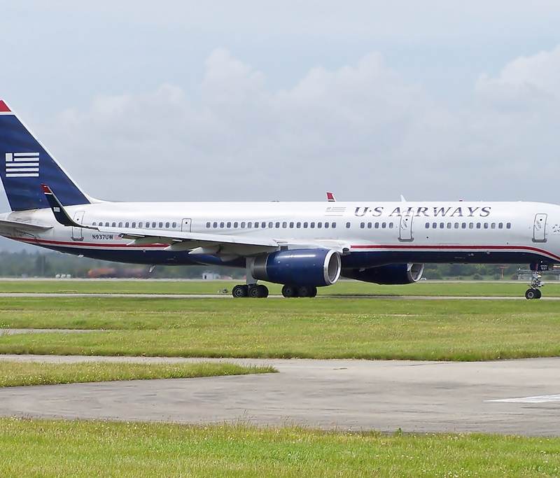 N937UW - Twin-engine aircraft