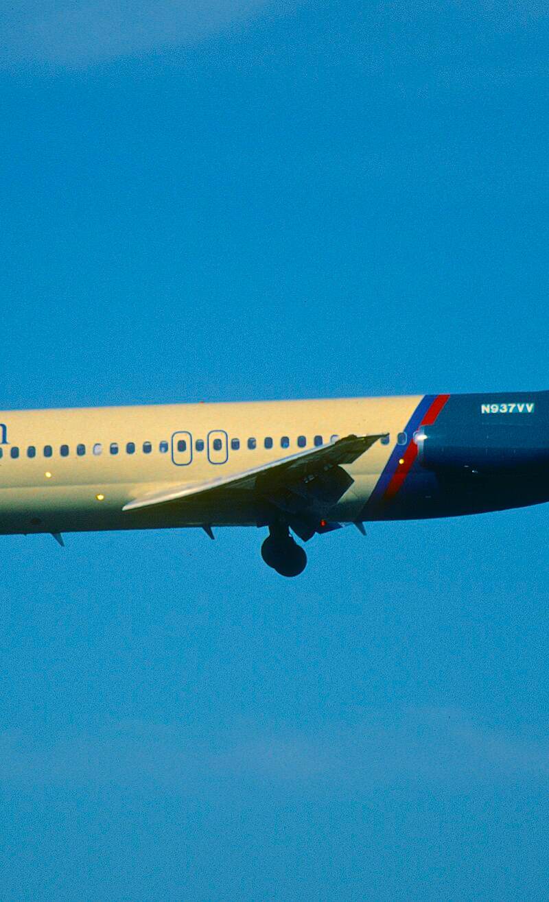 N937VV - Twin-engine aircraft