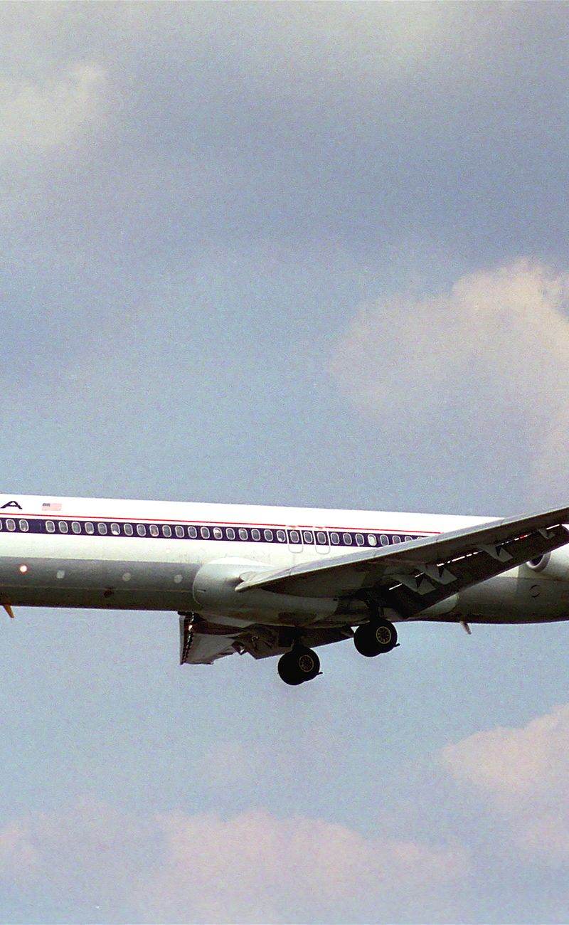 N938DL - Twin-engine aircraft