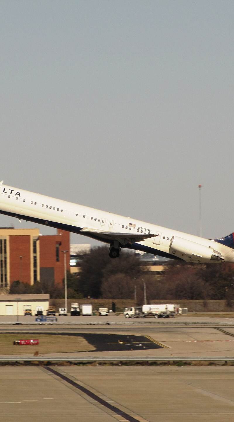 N938DL - Twin-engine aircraft