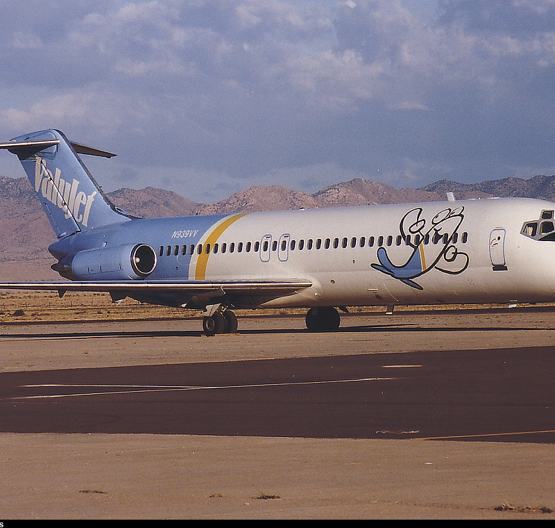 N939VV - Douglas