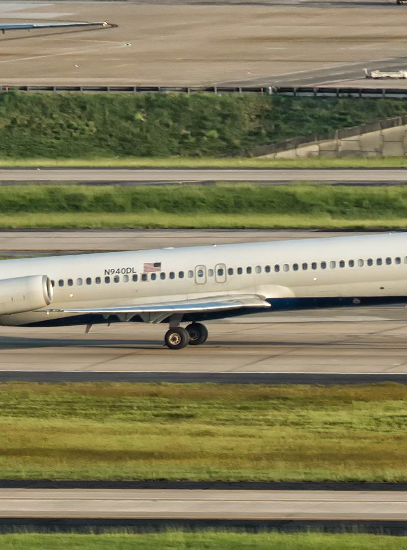 N940DL - Douglas
