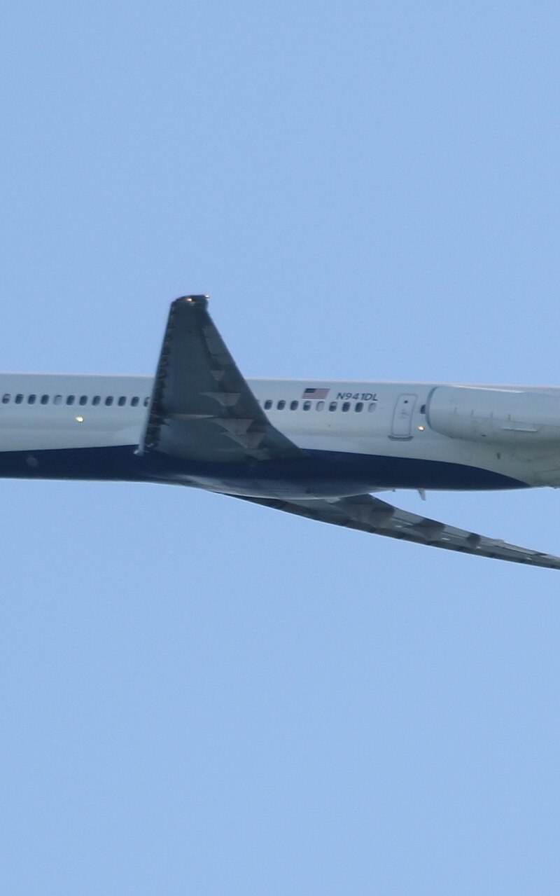 N941DL - Twin-engine aircraft