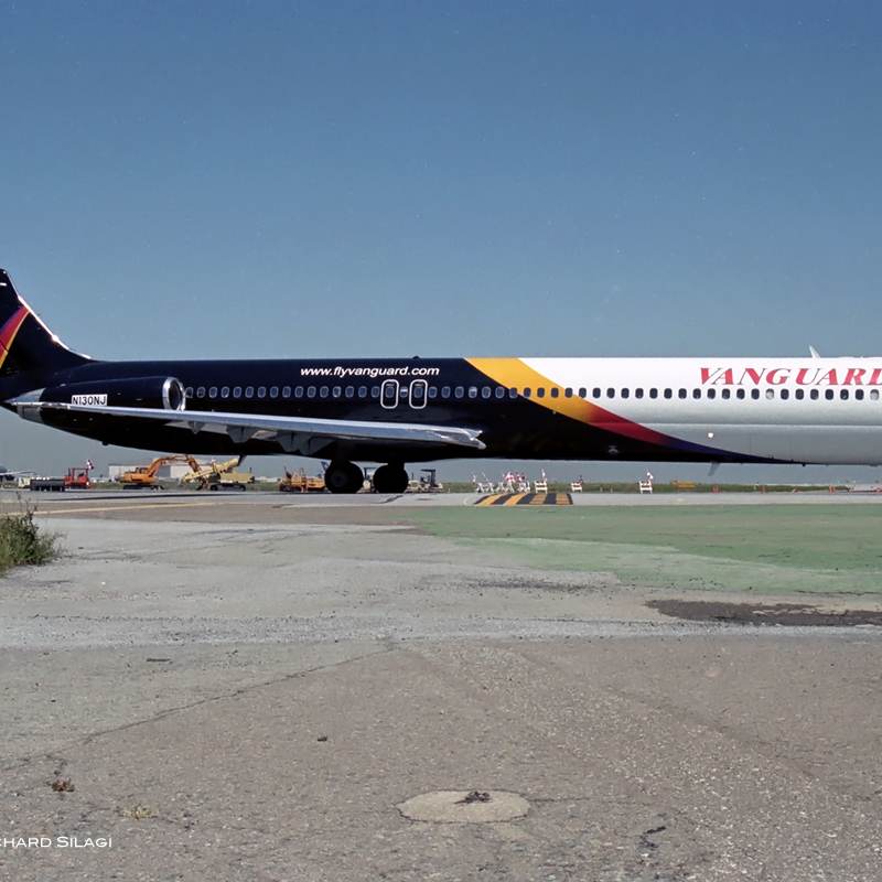 N130NJ - Douglas